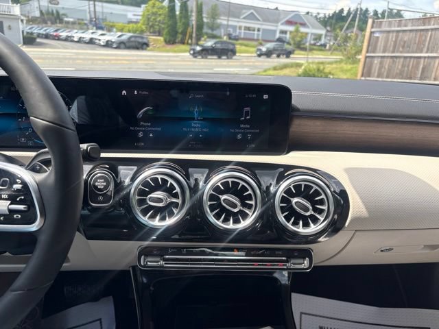 Used 2021 Mercedes-Benz CLA 250 4MATIC image 23