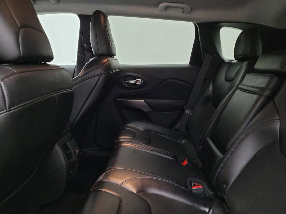 Used 2019 Jeep Cherokee Latitude Plus w/ Comfort/Convenience Group image 18