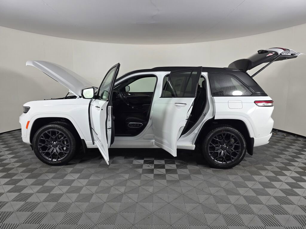 New 2025 Jeep Grand Cherokee Summit w/ Obsidian Package image 16