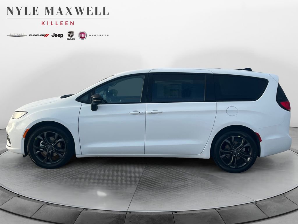 New 2026 Chrysler Pacifica Select image 13