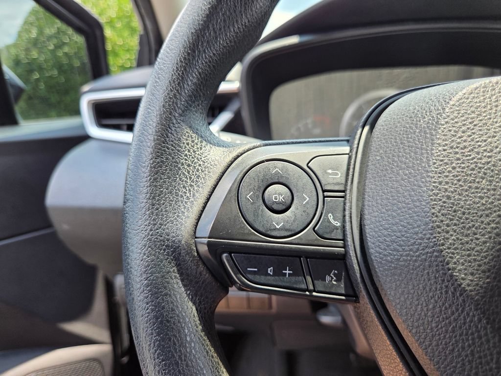 Used 2022 Toyota Corolla LE FWD image 22
