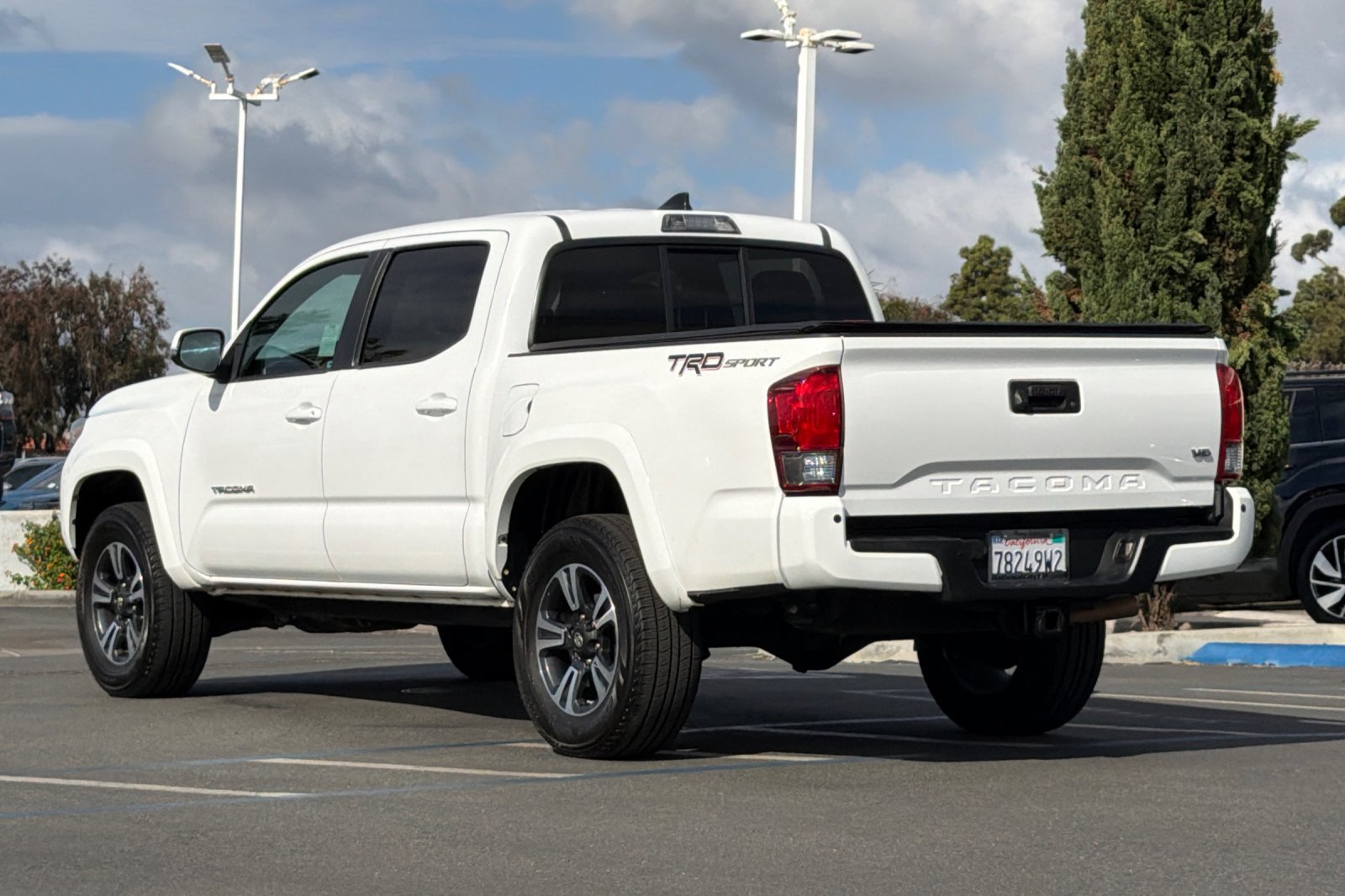 Used 2016 Toyota Tacoma TRD Sport w/ Premium & Technology Package RWD image 6
