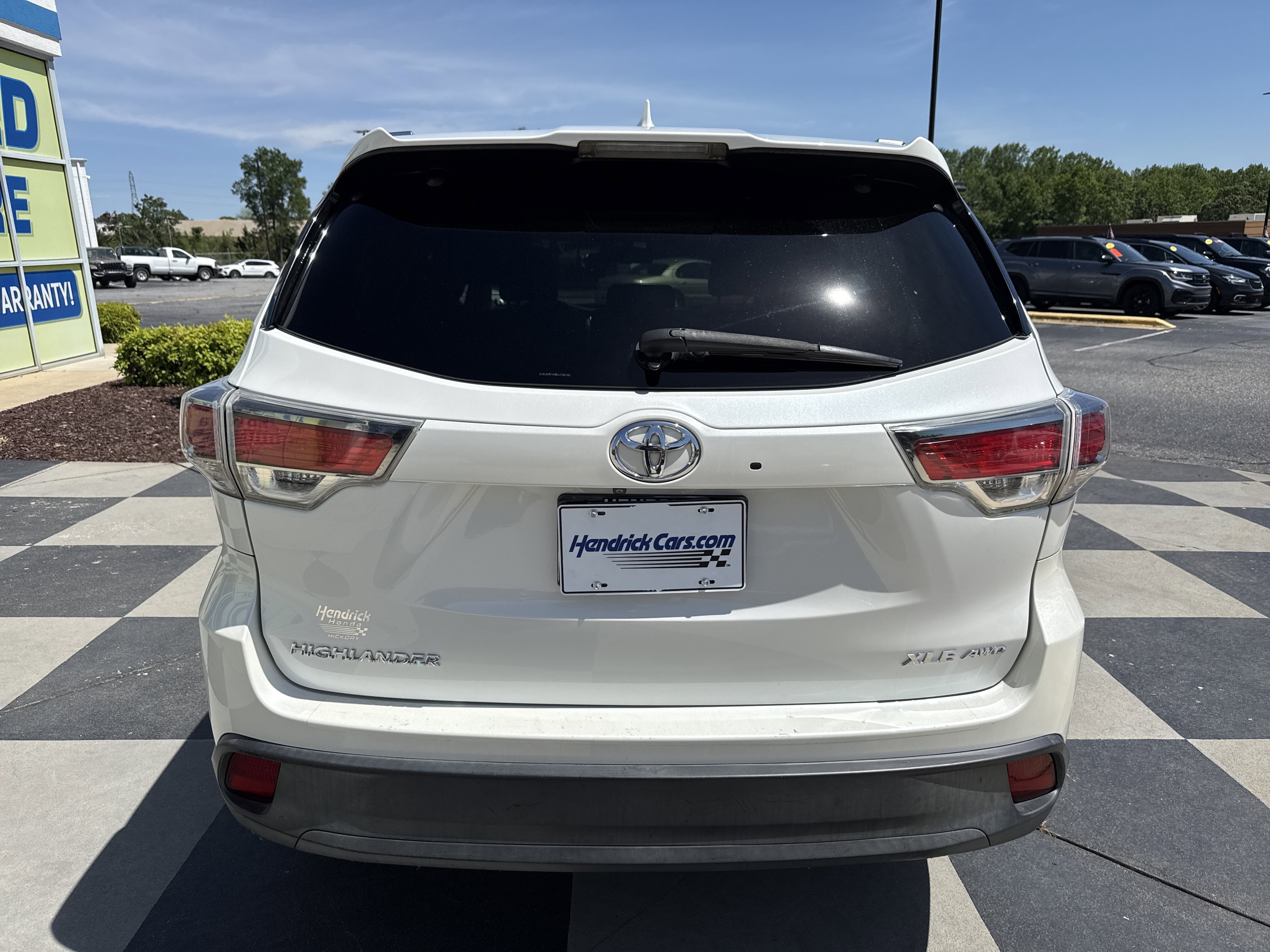 Used 2016 Toyota Highlander XLE AWD/4WD image 9