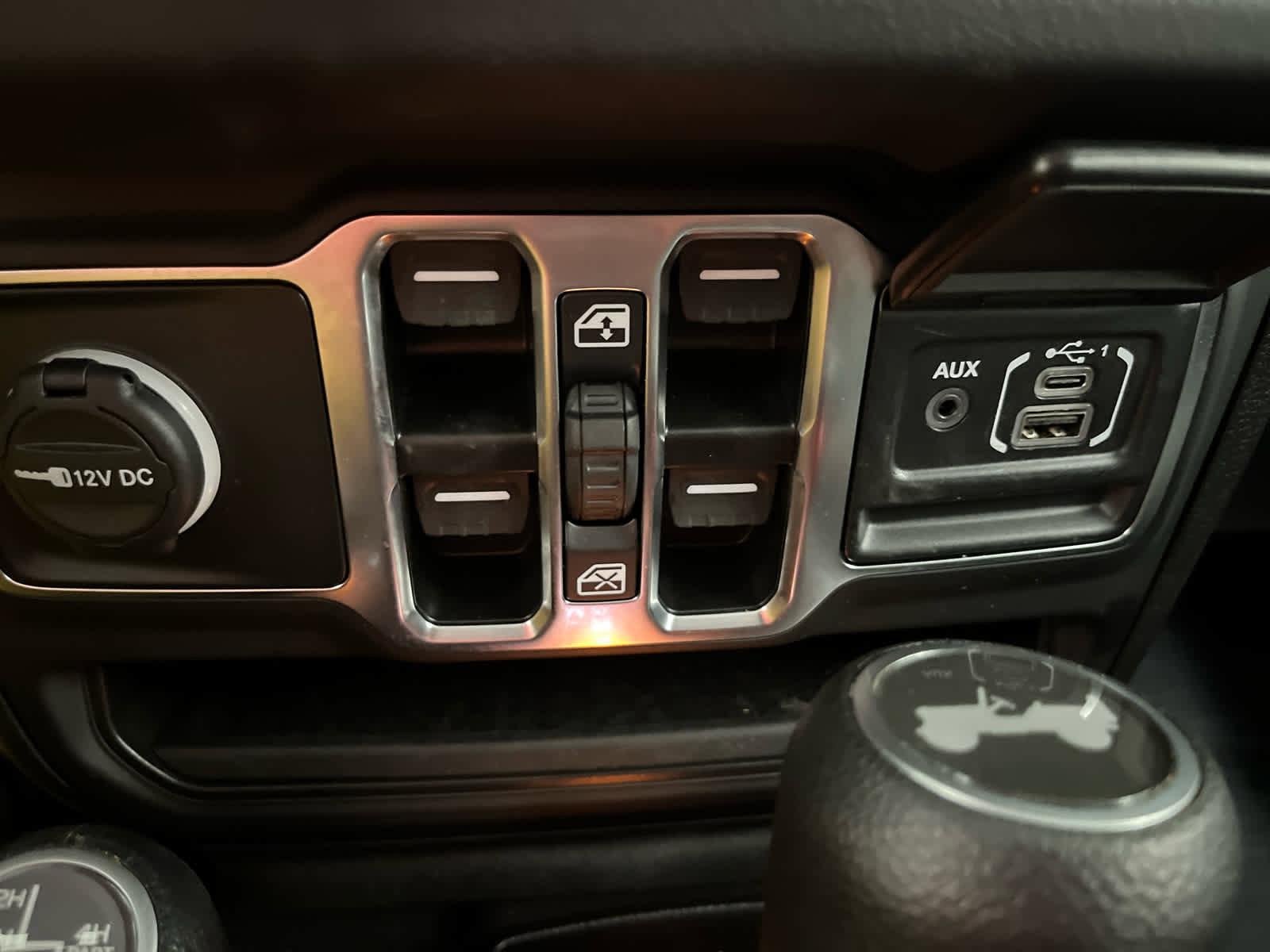 Used 2025 Jeep Wrangler Sahara image 24