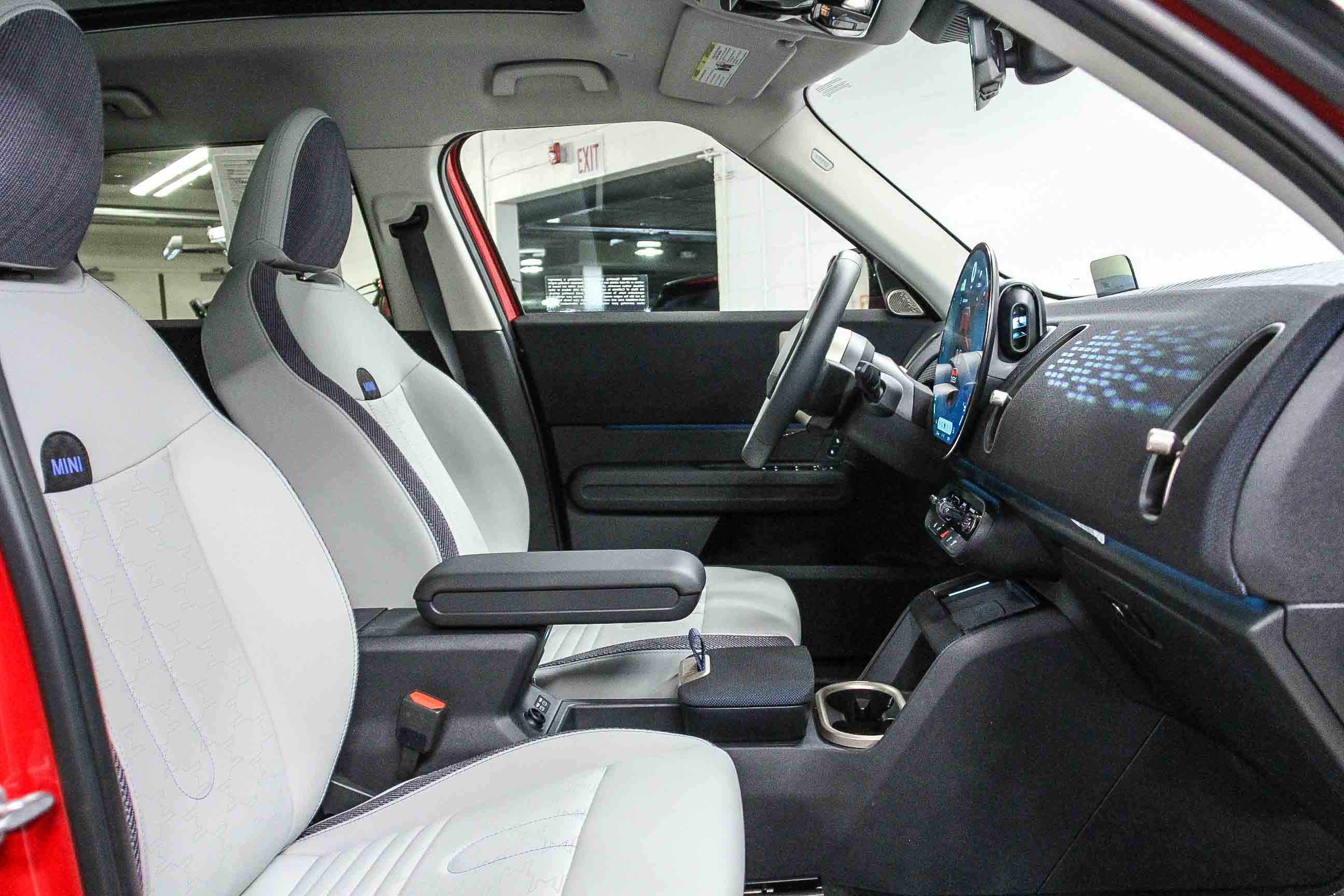 Used 2025 MINI Cooper Countryman S w/ Comfort Package Max image 18