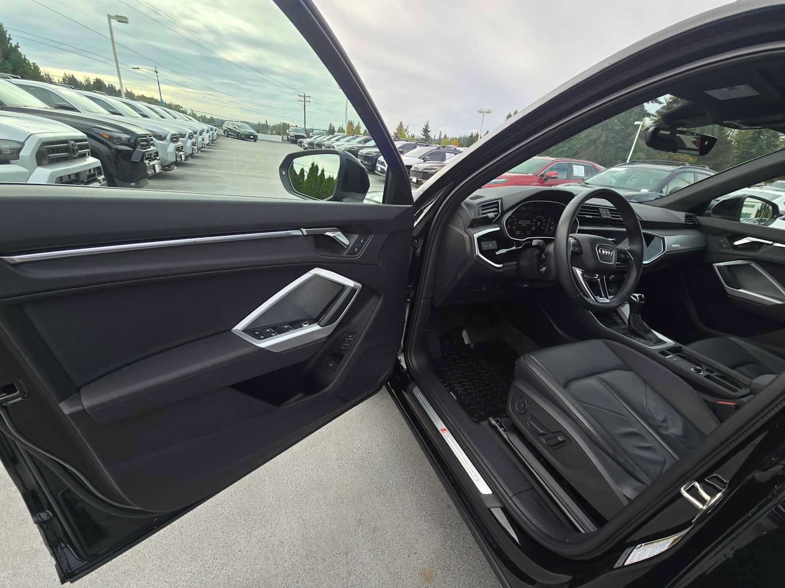 Used 2023 Audi Q3 2.0T Premium Plus w/ Premium Plus Package AWD/4WD image 20