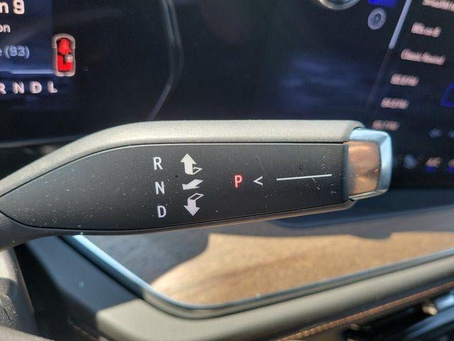 Used 2025 Chevrolet Suburban High Country AWD/4WD image 21