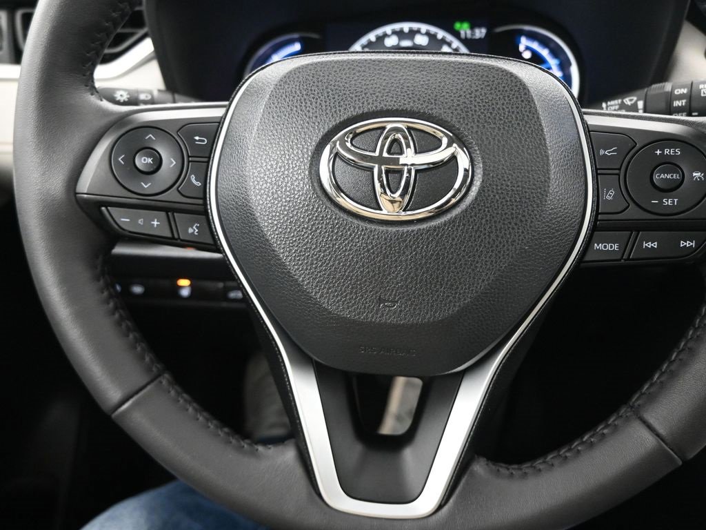 Used 2023 Toyota RAV4 XLE Premium image 25
