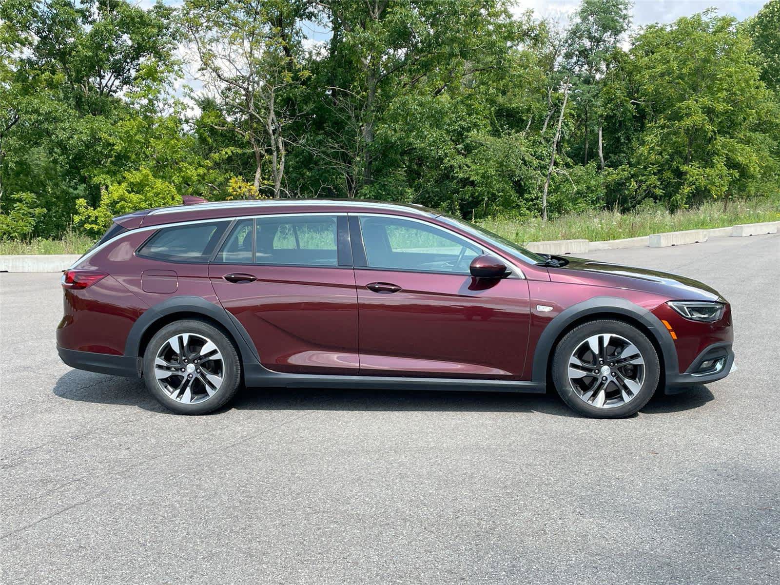 Used 2018 Buick Regal Preferred w/ Sights and Sounds Package AWD/4WD image 6