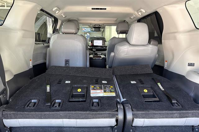 Used 2024 Toyota Sienna XLE AWD/4WD image 17