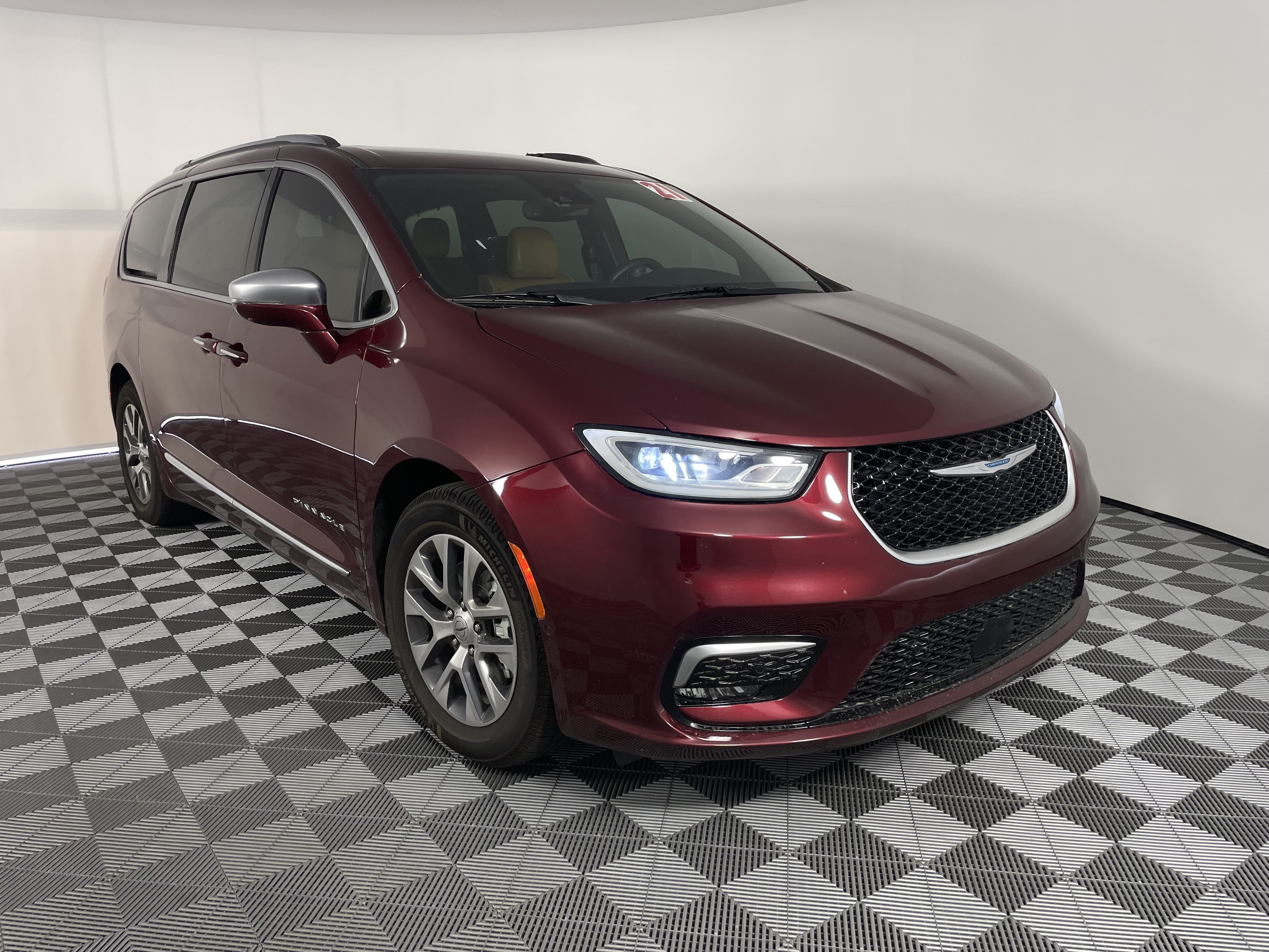 Used 2021 Chrysler Pacifica Pinnacle FWD image 7