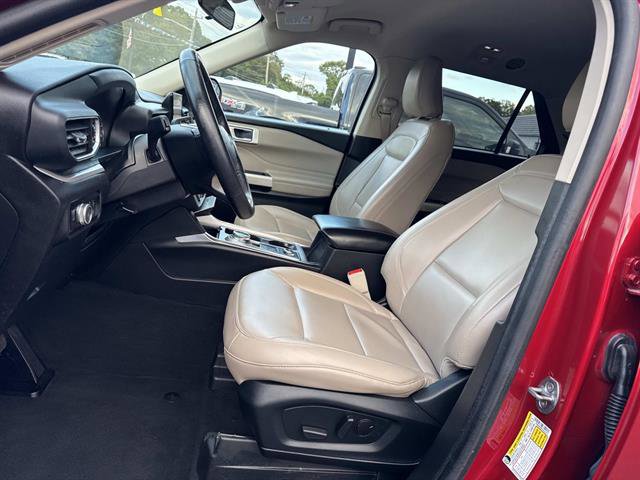 Used 2023 Ford Explorer XLT w/ Equipment Group 202A AWD/4WD image 7