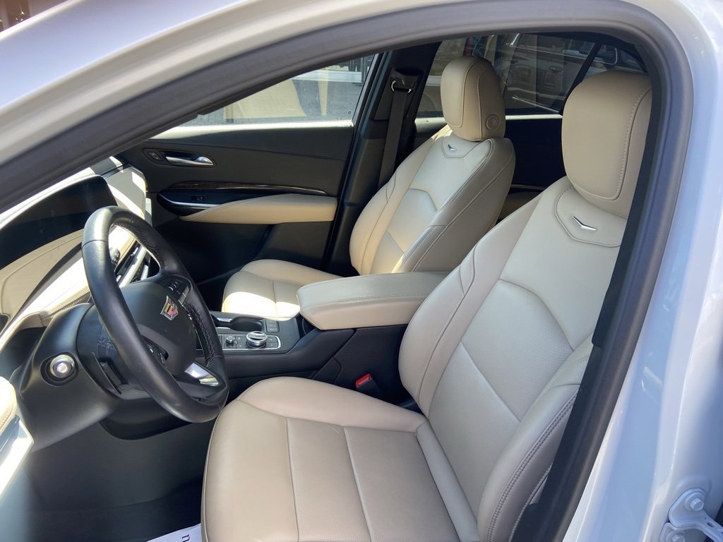 Certified 2025 Cadillac XT4 Premium Luxury image 11