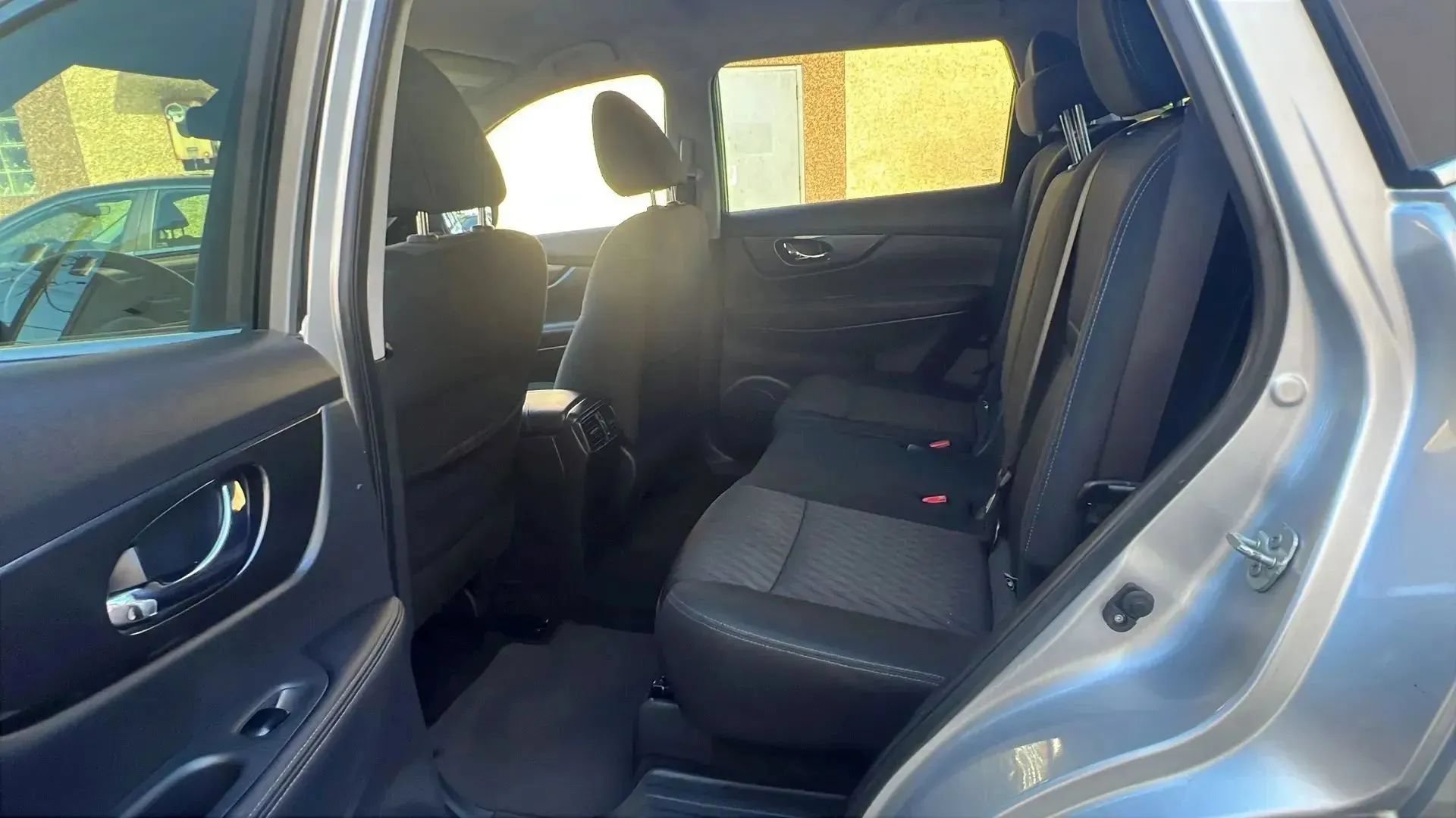 Used 2019 Nissan Rogue SV AWD/4WD image 28