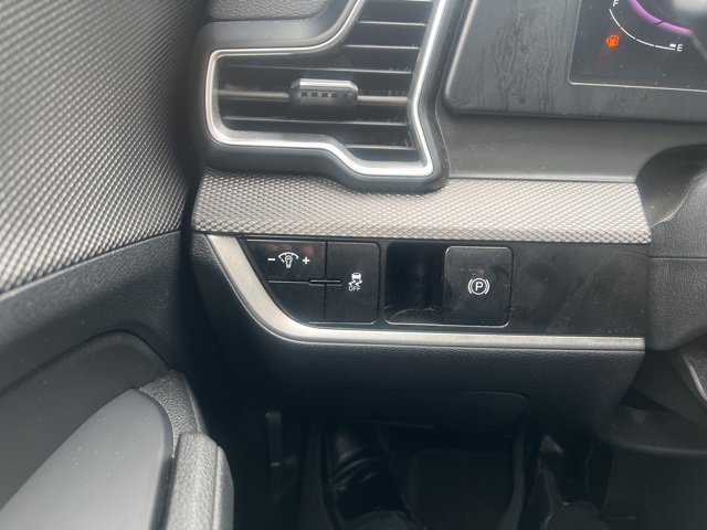 Certified 2024 Kia Sportage LX image 13