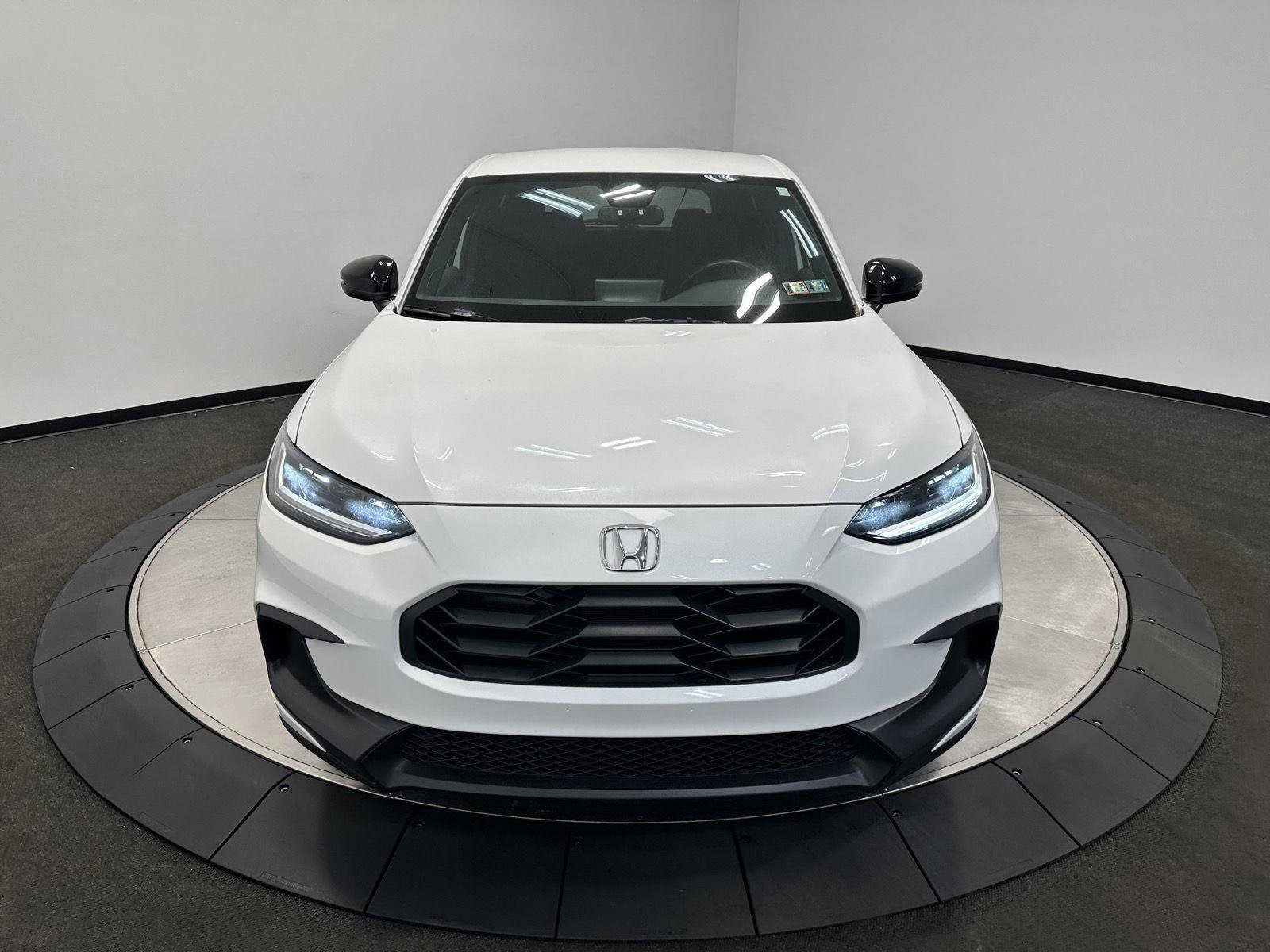 Certified 2025 Honda HR-V Sport image 3