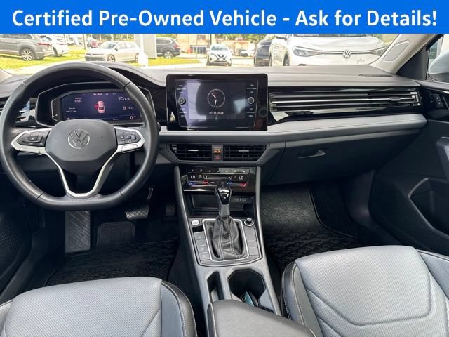 Used 2025 Volkswagen Jetta SEL FWD image 4