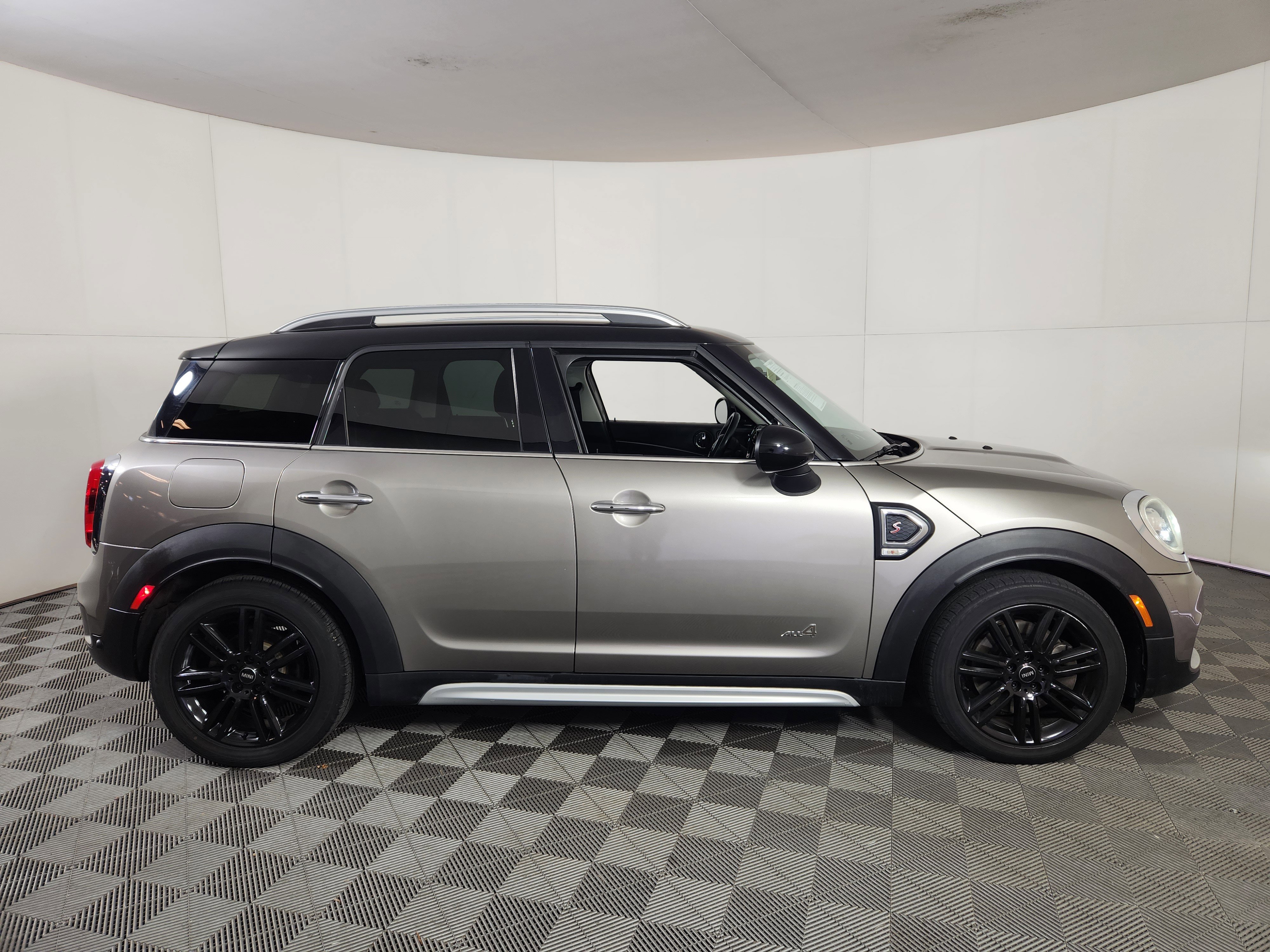 Used 2017 MINI Cooper Countryman S image 8