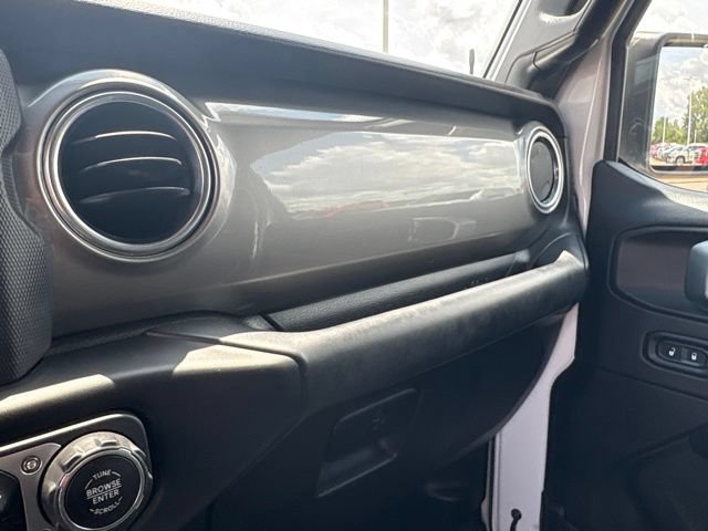 Used 2018 Jeep Wrangler Unlimited Sahara w/ LED Lighting Group AWD/4WD image 24
