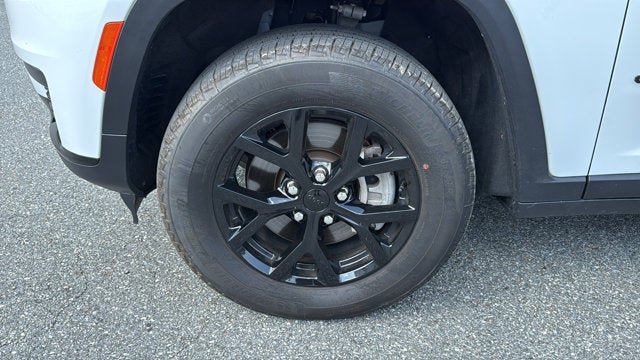 Certified 2025 Jeep Grand Cherokee L Altitude AWD/4WD image 9