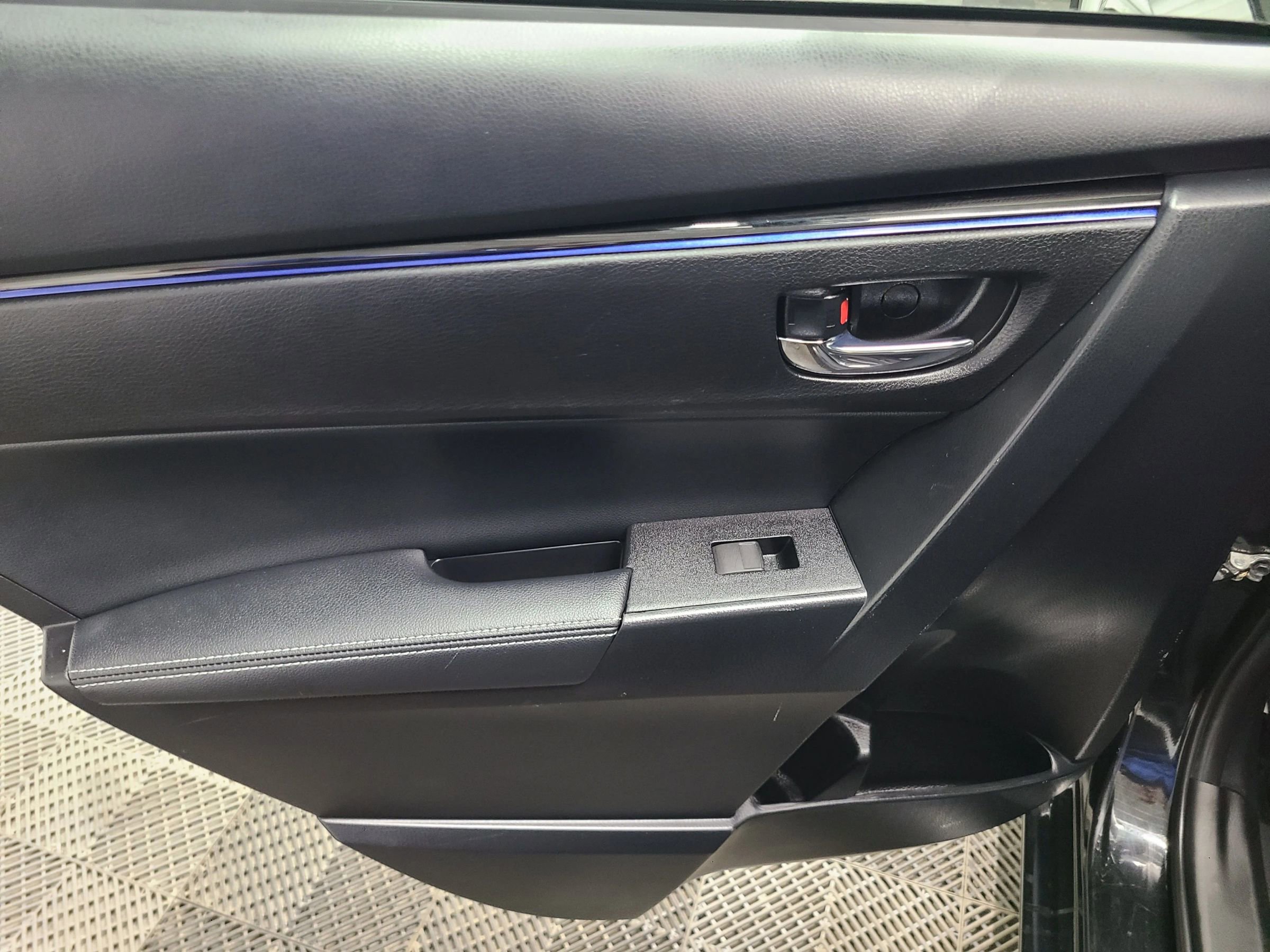 Used 2018 Toyota Corolla SE FWD image 35
