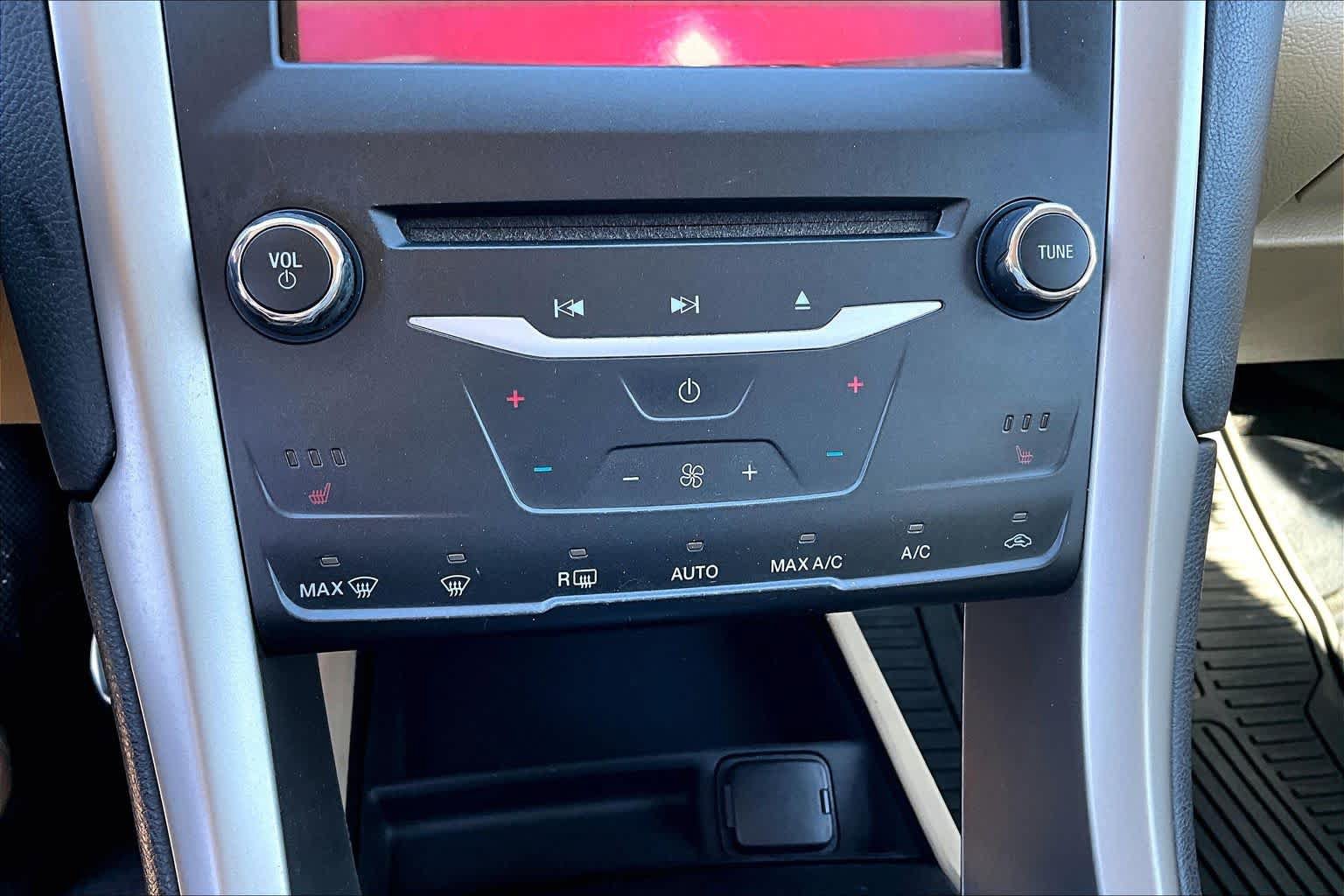 Used 2015 Ford Fusion SE w/ Equipment Group 502A FWD image 33
