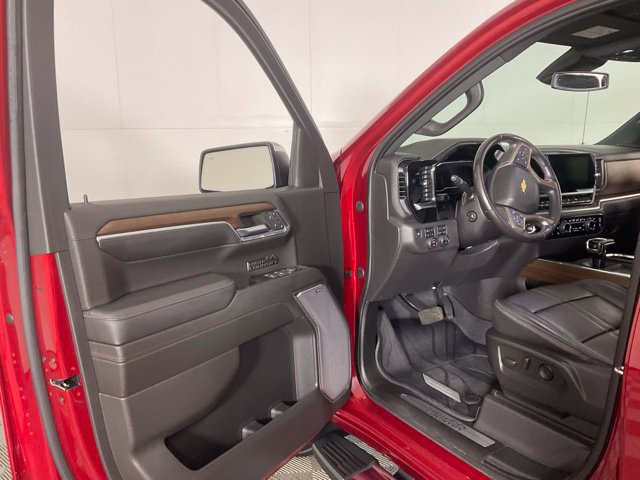 Used 2022 Chevrolet Silverado 1500 High Country w/ High Country Premium Package AWD/4WD image 27
