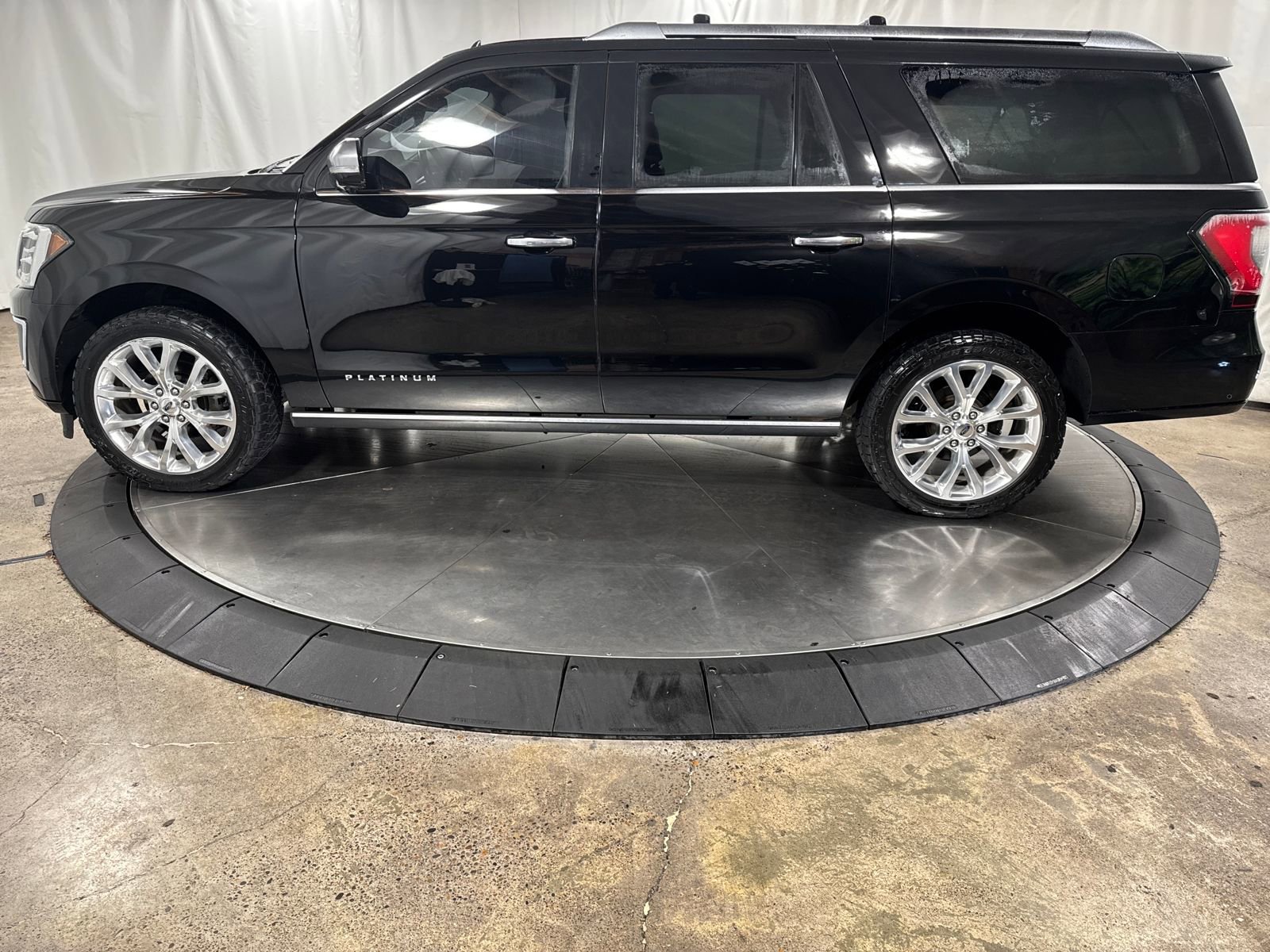 Used 2018 Ford Expedition Max Platinum image 6