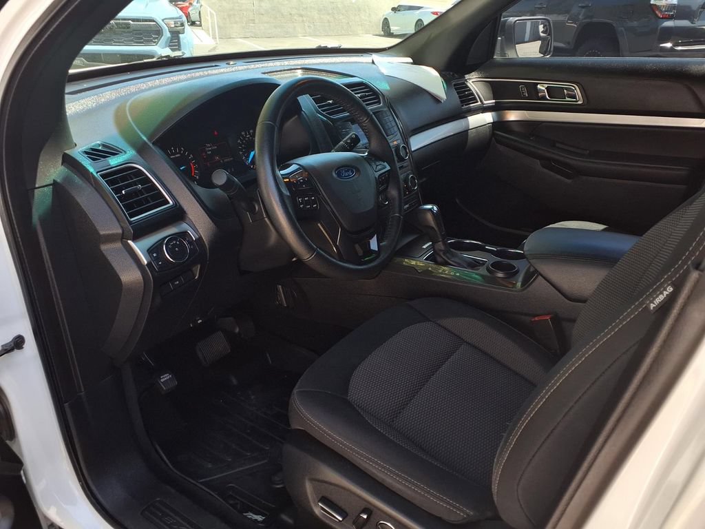 Used 2017 Ford Explorer XLT FWD image 15