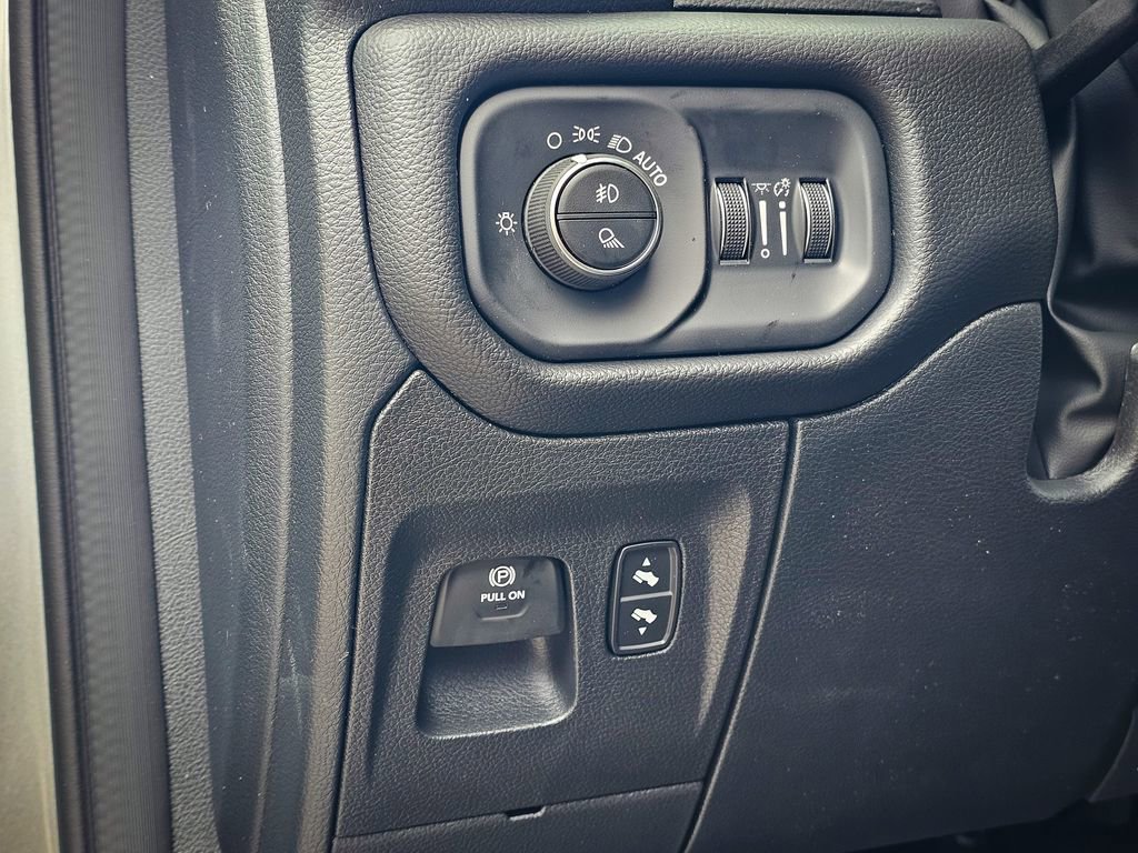 New 2026 RAM 1500 4x4 Crew Cab image 15