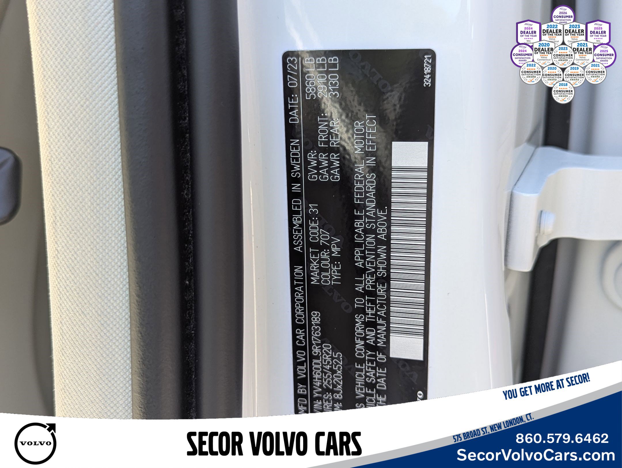 Certified 2024 Volvo XC60 T8 Plus w/ Protection Package Premier image 26