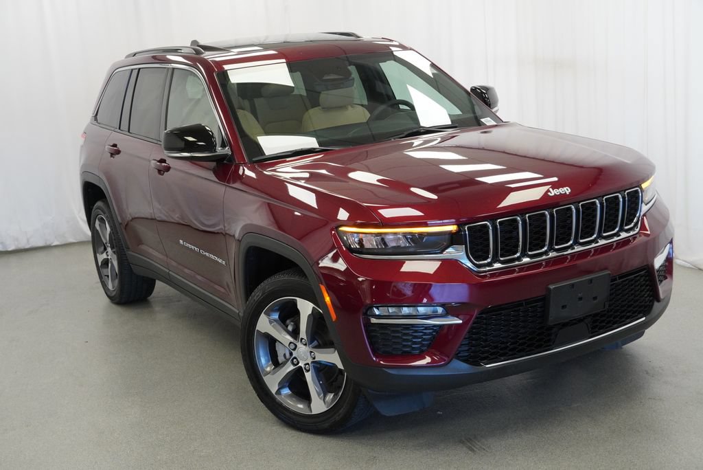 Certified 2025 Jeep Grand Cherokee Limited AWD/4WD image 9