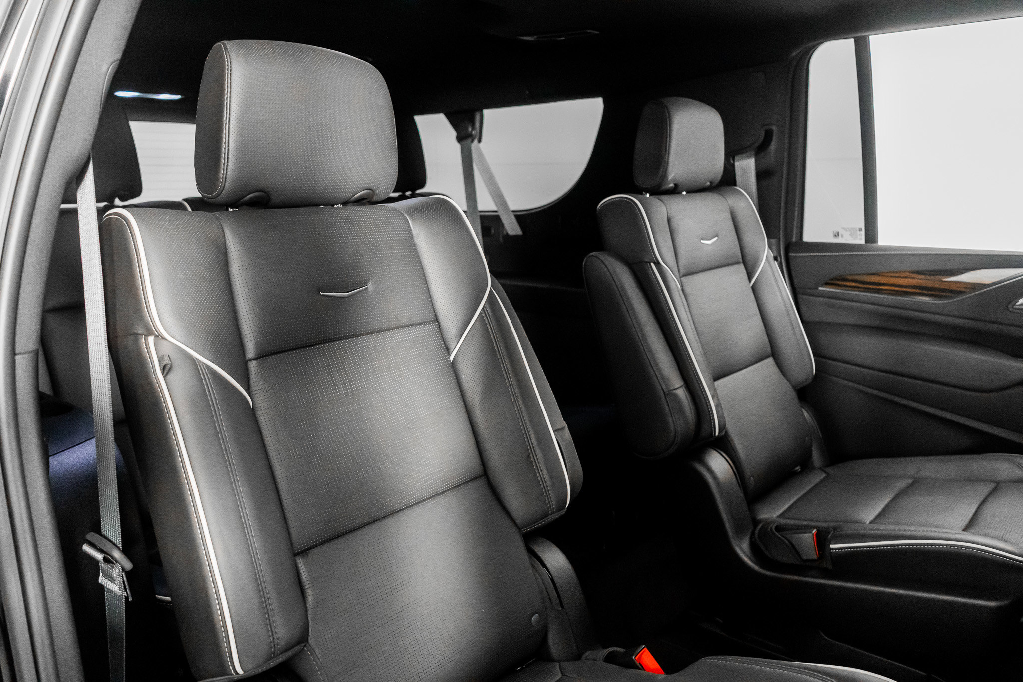 Used 2024 Cadillac Escalade ESV Premium Luxury image 32