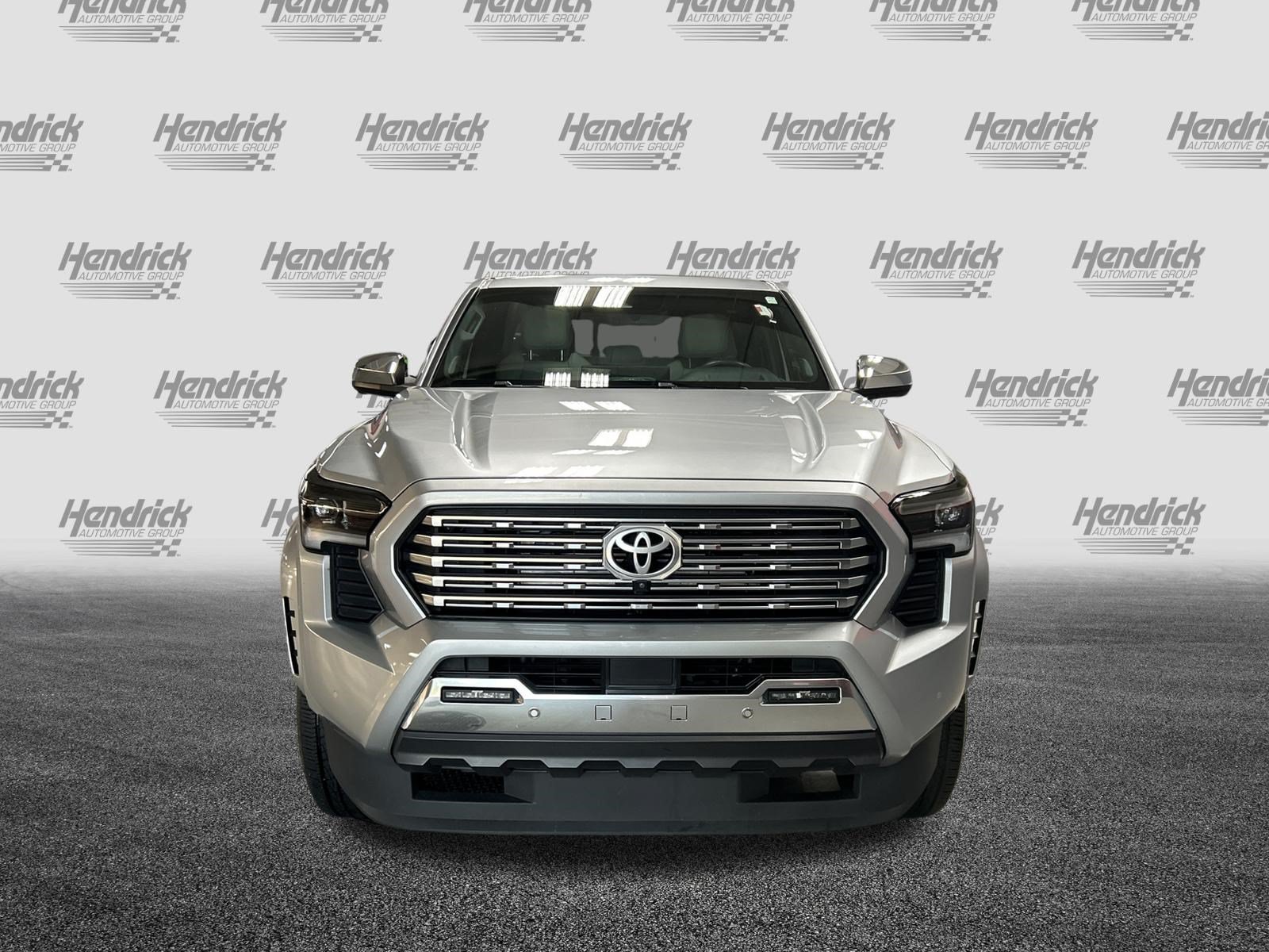 Used 2024 Toyota Tacoma Limited AWD/4WD image 3