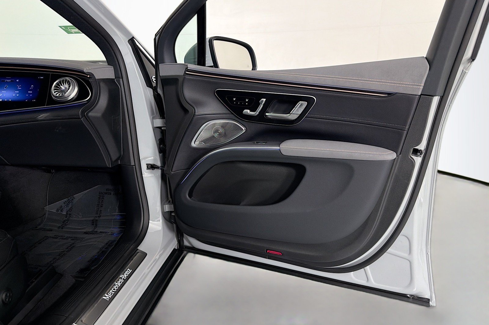 New 2026 Mercedes-Benz EQS 400 4MATIC SUV image 22