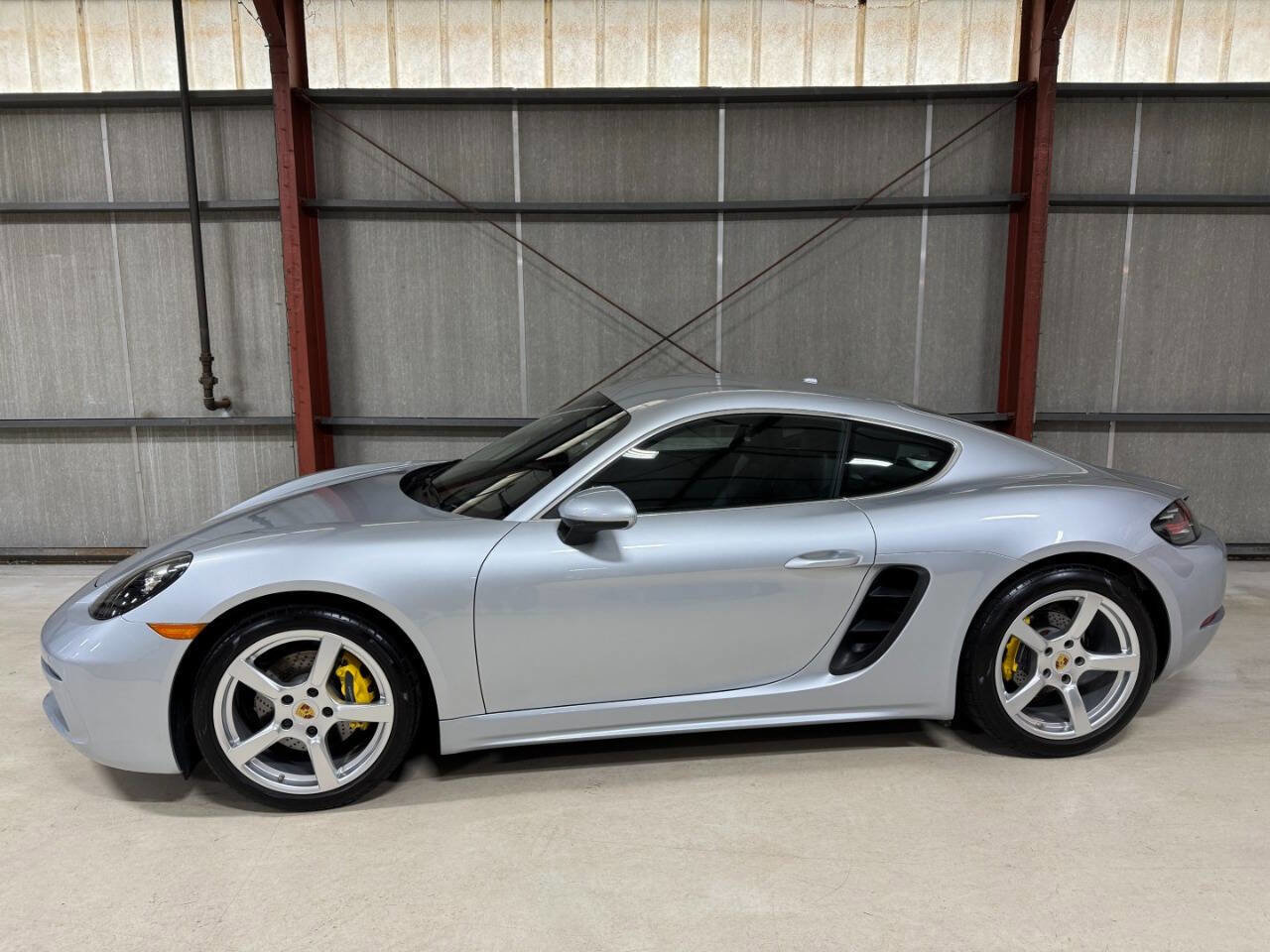 Used 2018 Porsche 718 Cayman Base 2dr Coupe image 2