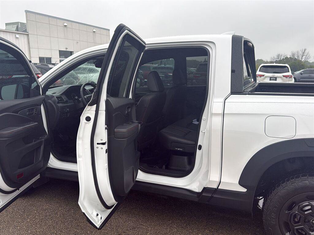 Used 2025 Honda Ridgeline TrailSport+ image 13