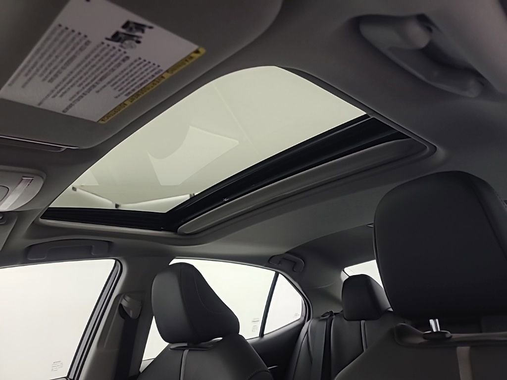 Used 2023 Toyota Camry SE w/ Cold Weather Package image 38