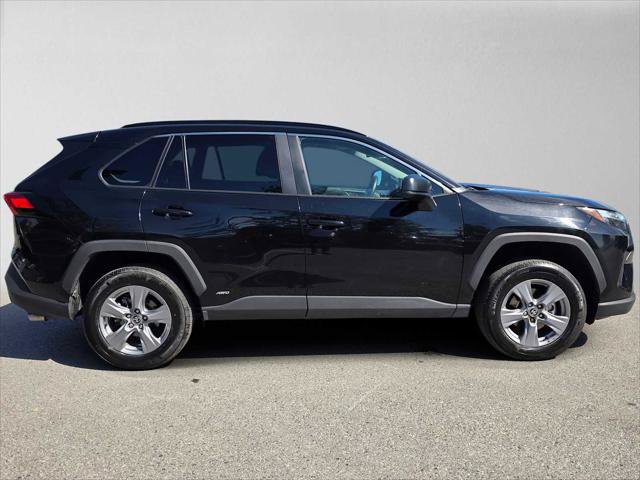 Used 2025 Toyota RAV4 LE AWD/4WD image 2