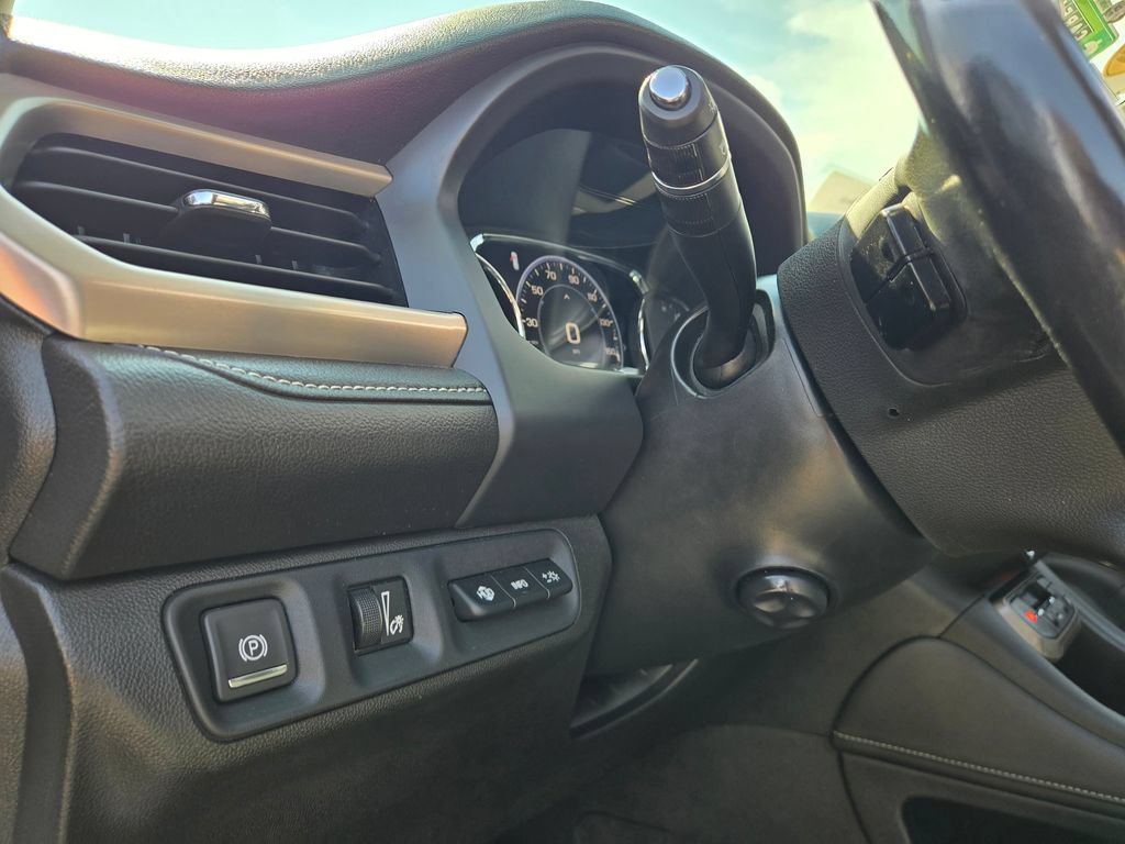 Used 2020 GMC Acadia Denali w/ Technology Package FWD image 31
