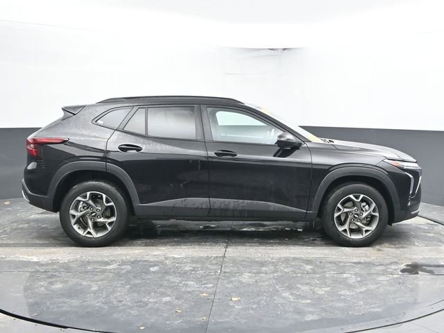 Used 2025 Chevrolet Trax LT image 12