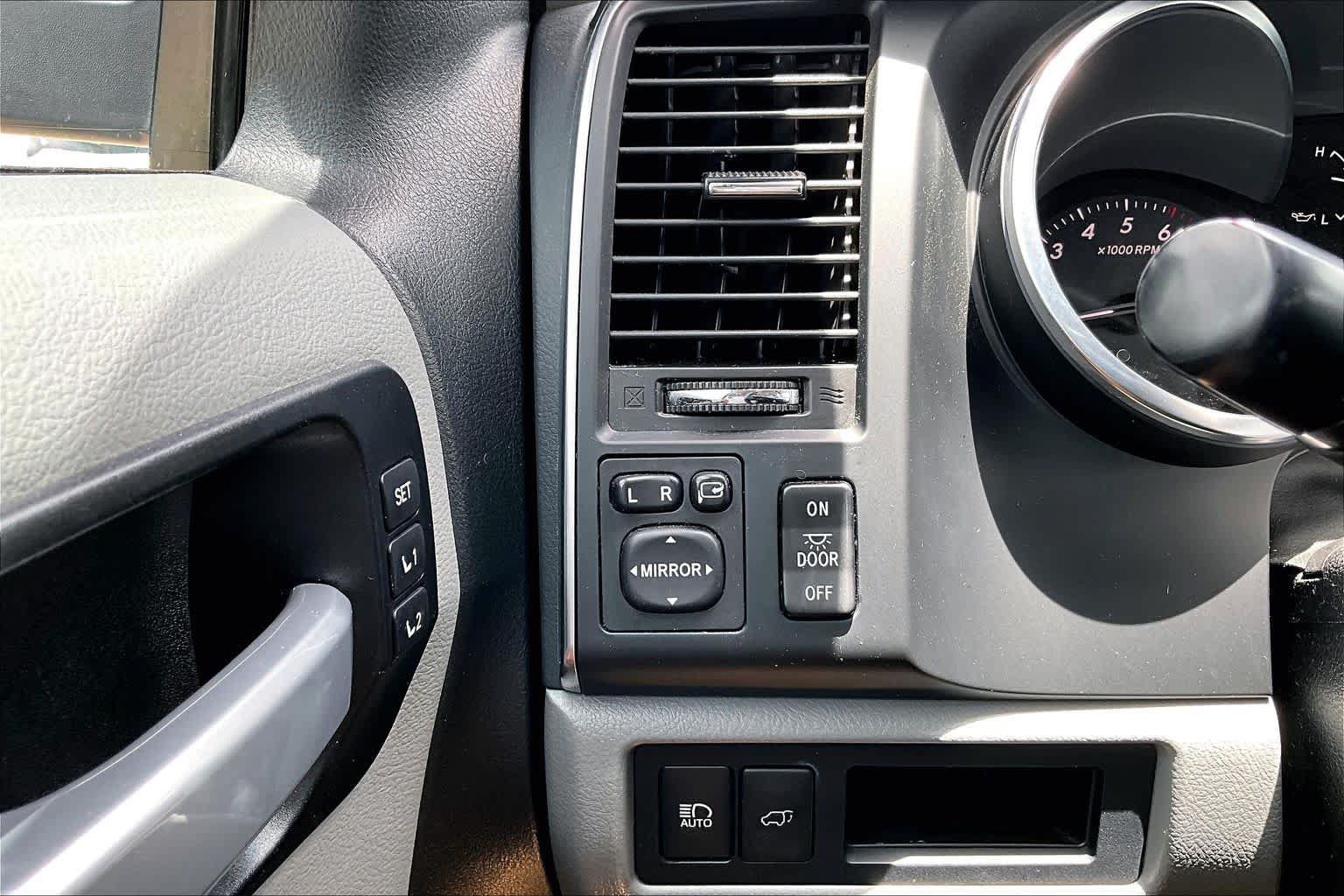 Used 2020 Toyota Sequoia Platinum RWD image 36