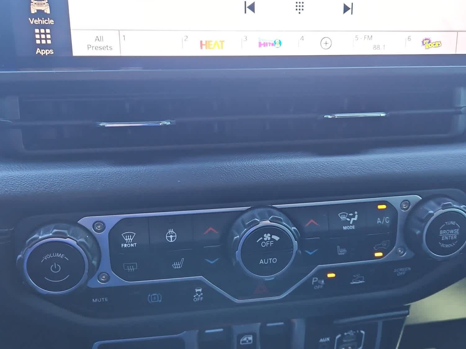 Used 2024 Jeep Wrangler Unlimited Rubicon 4xe w/ Technology Group image 17