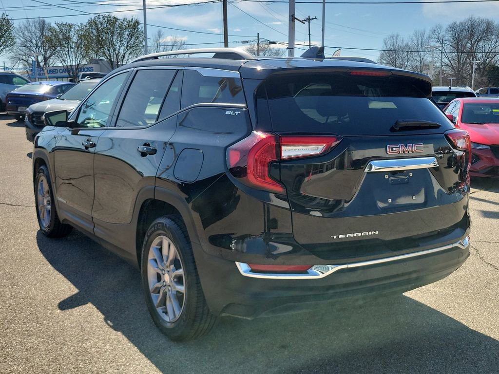 Used 2024 GMC Terrain SLT image 3