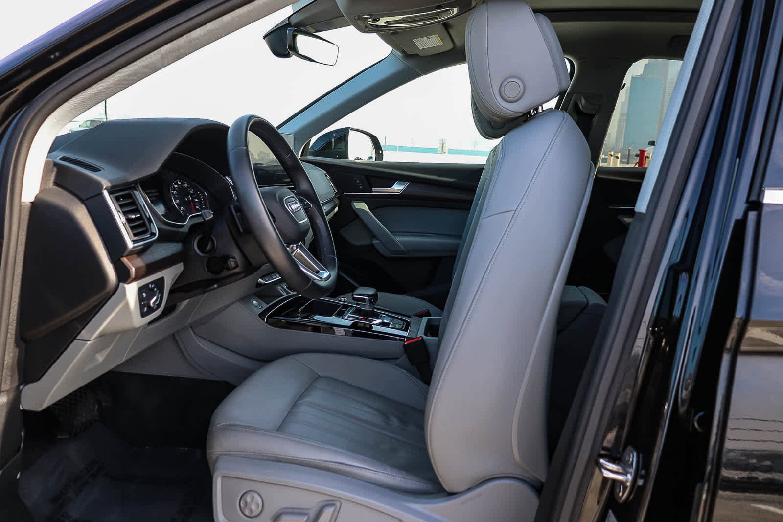 Used 2023 Audi Q5 2.0T Premium w/ Convenience Package image 24