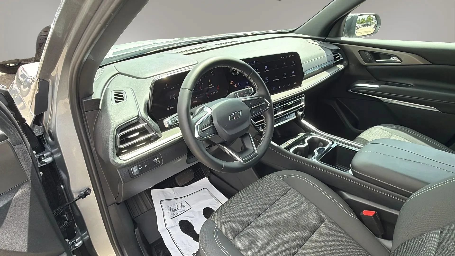 Used 2026 Chevrolet Traverse LT w/ Midnight/Sport Edition FWD image 17