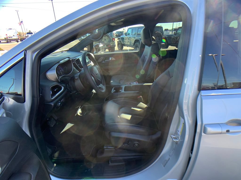 New 2026 Chrysler Voyager LX FWD image 9