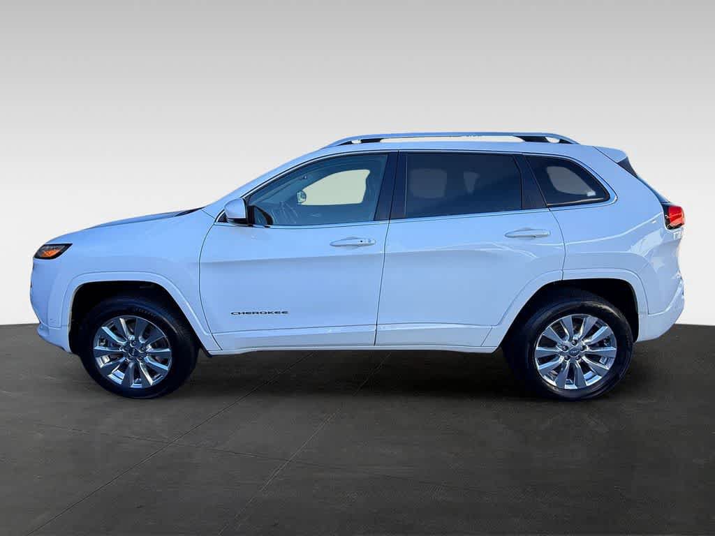 Used 2017 Jeep Cherokee Overland w/ Technology Group AWD/4WD image 3