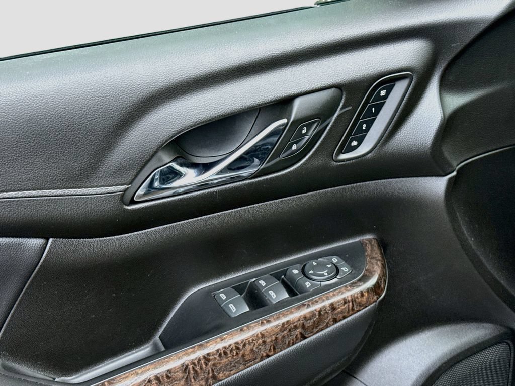 Used 2023 GMC Acadia Denali w/ Denali Ultimate Package FWD image 18