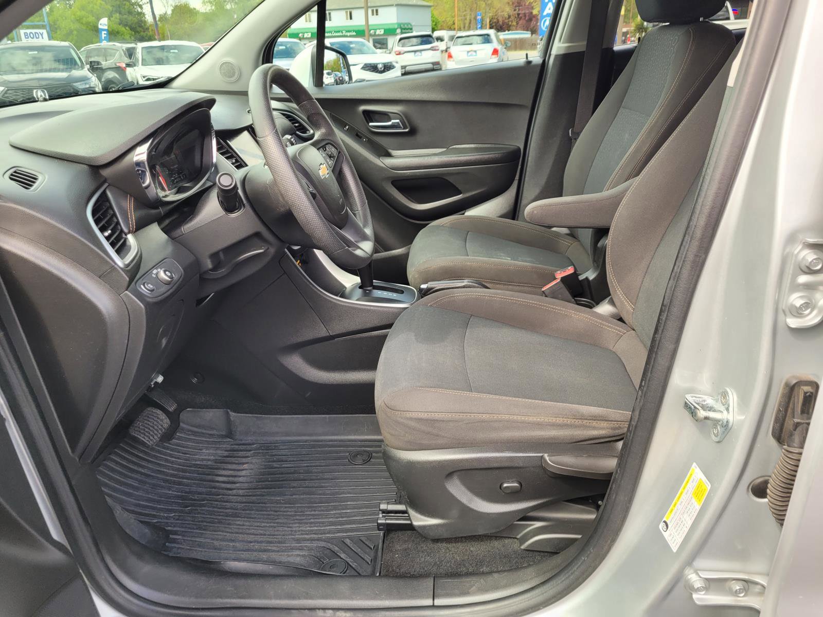 Used 2021 Chevrolet Trax LS w/ Tint and Cruise Package AWD/4WD image 10